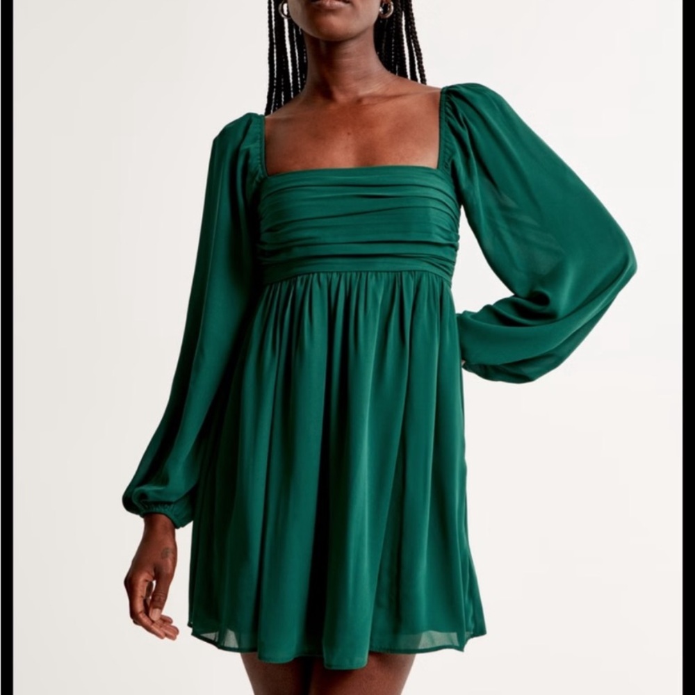 Abercrombie & Fitch Emerson Long Sleeve Green Satin Dress Size M. Has Pockets!